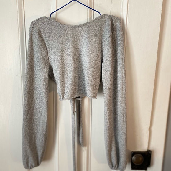 Shein Long Sleeve Cropped Open Back Top! - Picture 1 of 3